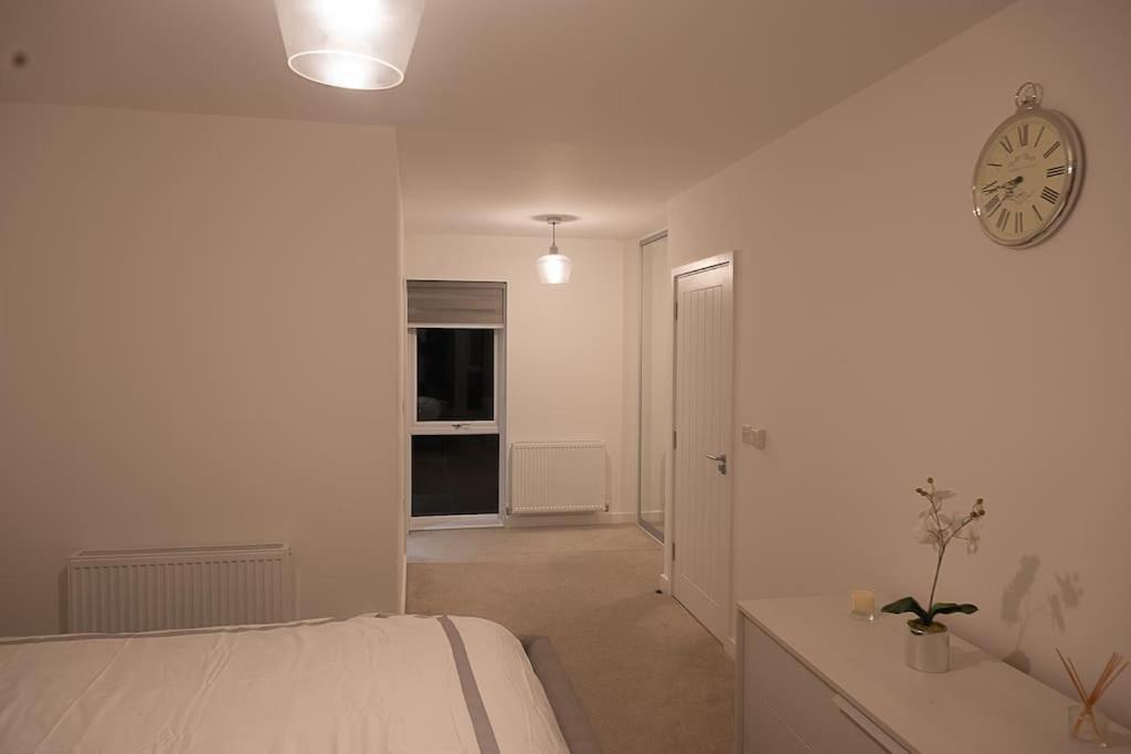 Exquisite Cozy House, Close To Train Station And Amenities Harold Wood Exterior photo